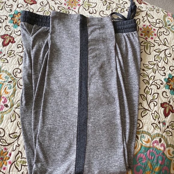 Simple by Suzanne Betro. Gray trousers NWT - Picture 5 of 10